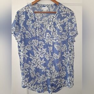 Liz Claiborne Blue Floral Blouse • Short Sleeve • Tie‑Neck • Silver Hardware 💙